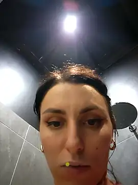 Izabella_Bella: διαδικτυακό σόου στην κάμερα