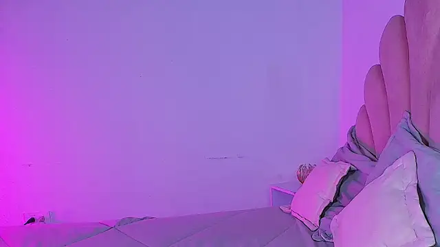 دردشة MiaColucci18 الجنسية المباشرة