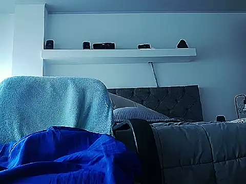 SAMJACBO28: διαδικτυακό σόου στην κάμερα