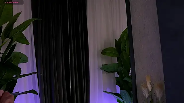 AishleyBee Adlı Modelin Canlı XXX Sohbeti