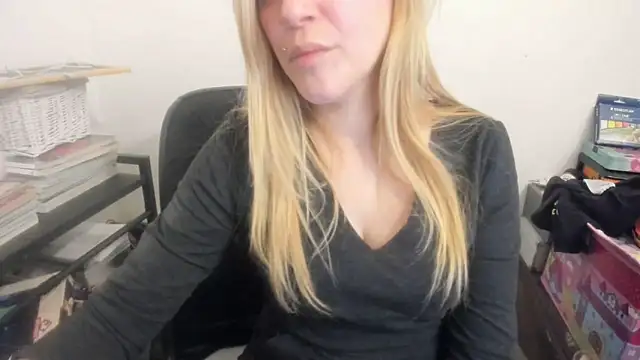 Pokazy przed kamerką – new_but_cute