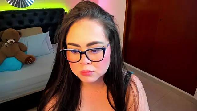 LolaVillalobos: онлайн-секс-чат