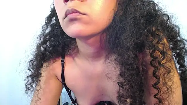 Little18Doll Adlı Modelin Canlı XXX Sohbeti