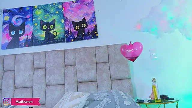 MiiaBlumm_'s Live Sex Cam Show