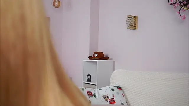 SunnivaCovil Live XXX Chat