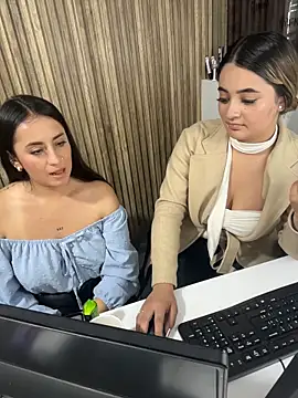 Chat +18 de Antonella_Julieta ao vivo