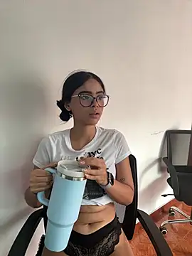 kitty_rousse01's Webcam Show