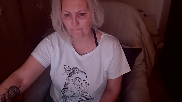 Divineblond's Live XXX Chat