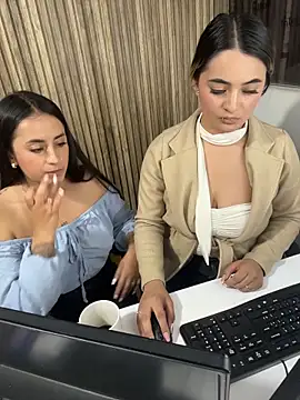 Antonella_Julieta Adlı Modelin Canlı XXX Sohbeti