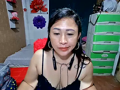 Ugly-Filipina Adlı Modelin Canlı XXX Sohbeti