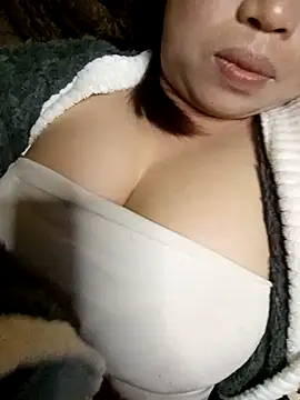 julybe's Webcam Show