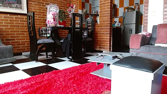 Chat +18 de Lia_rouse04 ao vivo