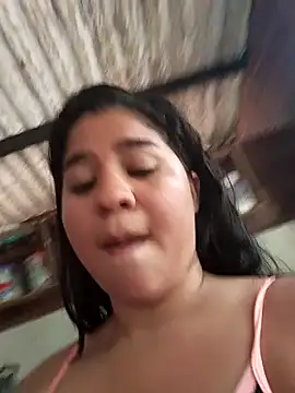 Chatroom XXX en direct de Yelly