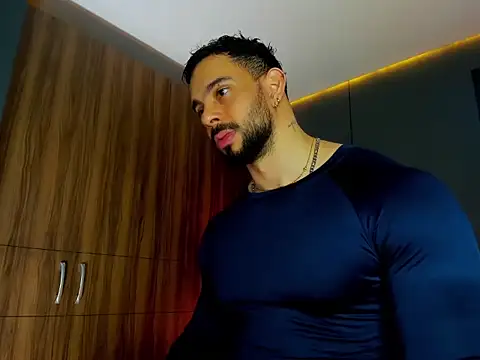 massimo_visconti's Live XXX Chat