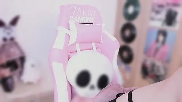 NikkiRamone's Live XXX Chat