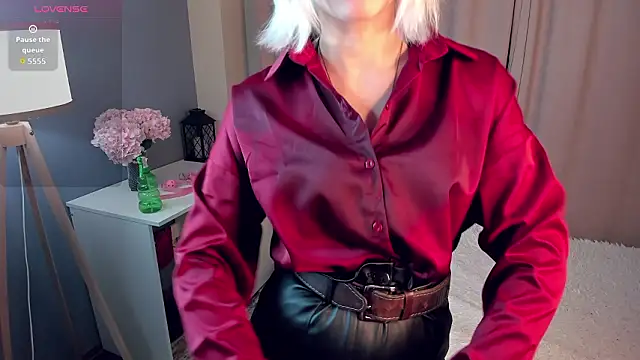 GoldenLenarz's Live XXX Chat