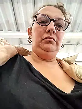 _Saraqueen Show in webcam