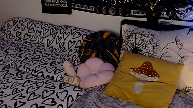 AlienforTwenty's Live XXX Chat