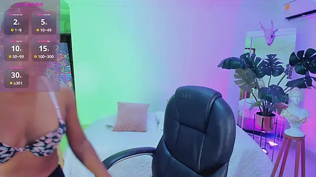 Chatroom XXX en direct de JANYLOVE__