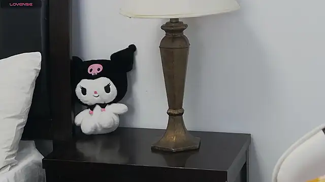 pretty_little_thing 即時 XXX 聊  天