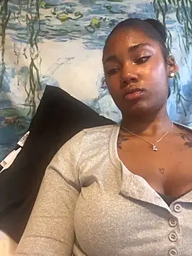 Ebonythroat777 Show in webcam