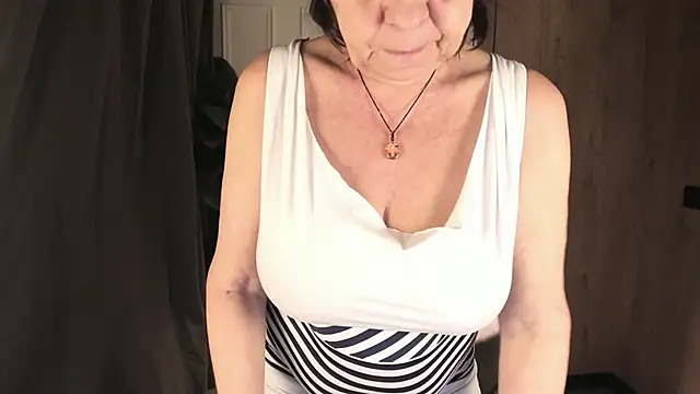 Онлайн чат XXX LindaPassionate