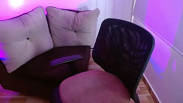 milfrousse's Live XXX Chat