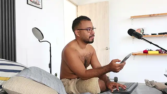 Little_Bear00n Live XXX chat