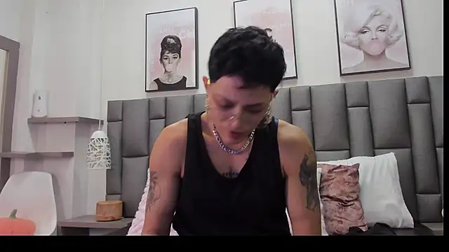 ZoeKrug Chat XXX in diretta