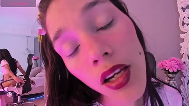 loraineblake 现场XXX聊天