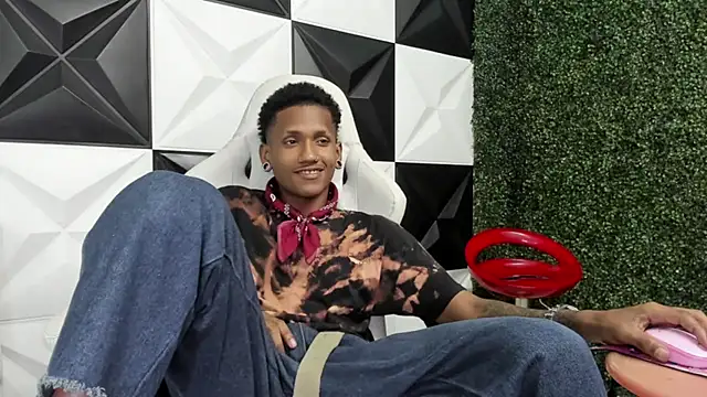 ManSant Adlı Modelin Canlı XXX Sohbeti