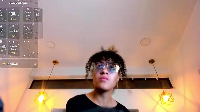 Chat +18 de Hanna_Cornee_ ao vivo