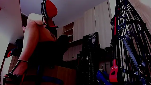 MistressDemi 即時 XXX 聊天