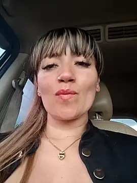 tata_sanz_'s Live XXX Chat