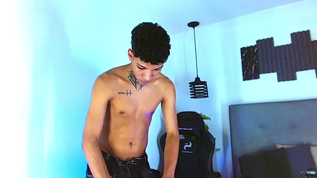 Rick_Wade Adlı Modelin Canlı XXX Sohbeti