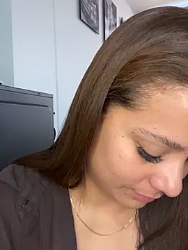 Pretty__Milf Webcam show