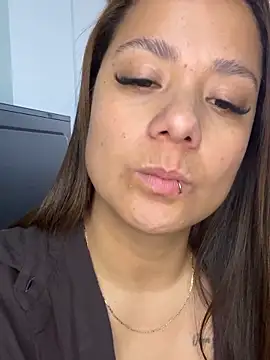 Pretty__Milf's Webcam Show