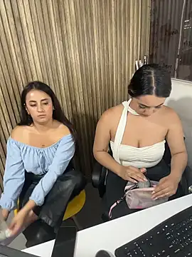 Chatroom XXX en direct de Antonella_Julieta