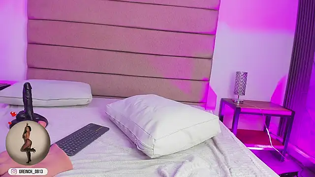 sally_rosses Show in webcam