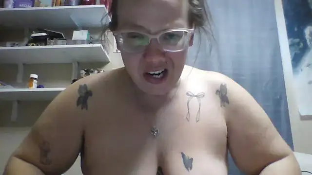 lickablelynn87 Show in webcam