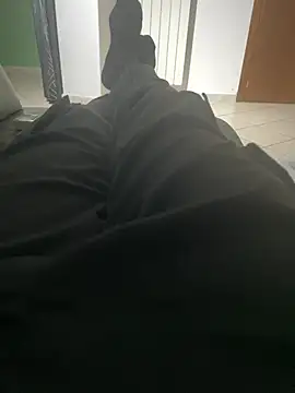 alessand180521: διαδικτυακό σόου στην κάμερα