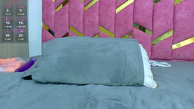 Živý XXX chat hornyhousekeeper_