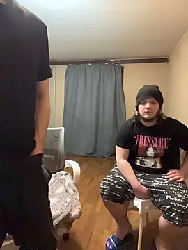 Pokazy przed kamerką – desiredude9