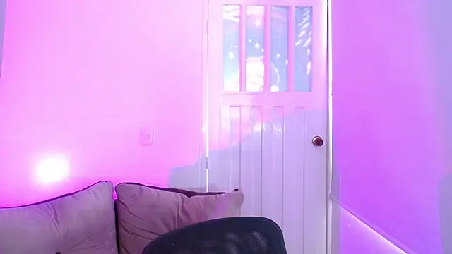 milfrousse: онлайн-секс-чат