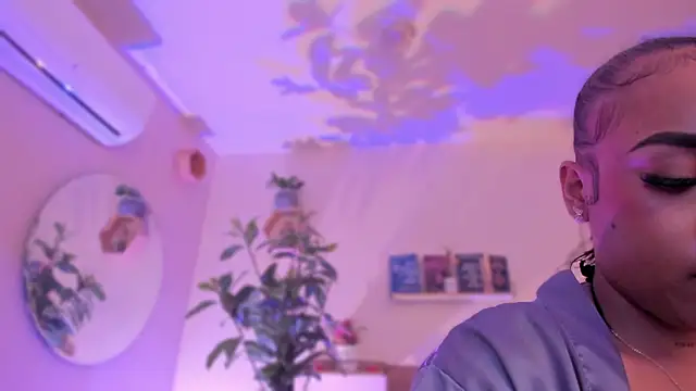 YariRose élő XXX-chatje