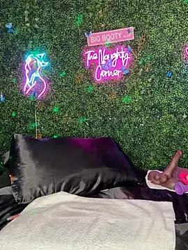 RenaThickAss: вебкам-шоу