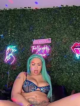 RenaThickAss: διαδικτυακό σόου στην κάμερα