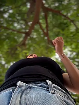 XXX chat uživo modela Colibri_xxx