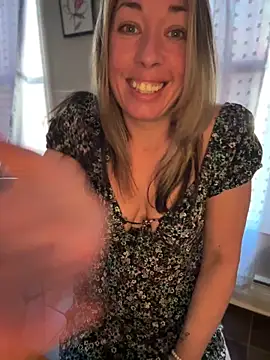 MiraKisss webcam show