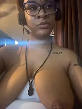 nickytheehawtie 现场XXX聊天